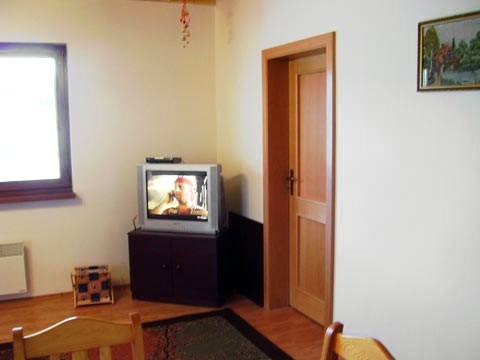 TV az alsó apartman